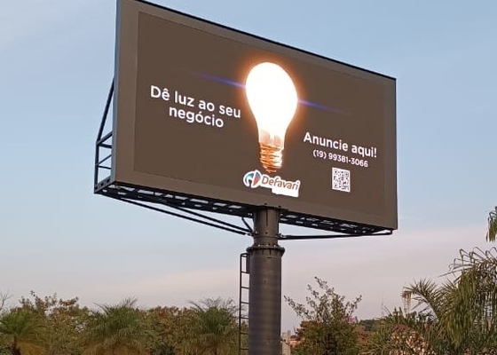 Taux de rafraîchissement élevé SMD3535 P6 Affichage publicitaire en plein air en couleur avec 5000 cd / m2 Lumière et distance de vision optimale