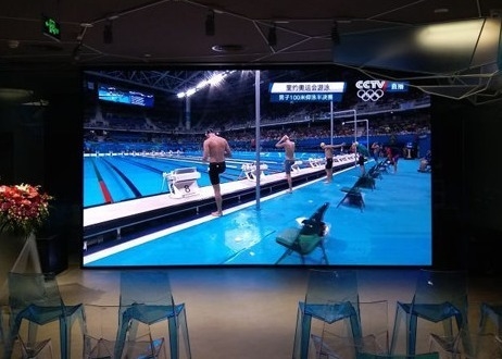 Publicité de location de centres commerciaux en haute définition Full Color Hanging Flexible P10 LED