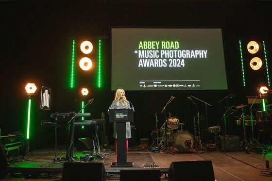 Écran LED publicitaire intérieur P1.667 200*150 mm Système de module NOVA