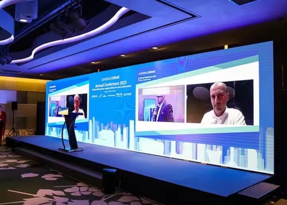 Écran LED publicitaire en couleur sans mosaïque à l'intérieur Centre commercial P5 installé