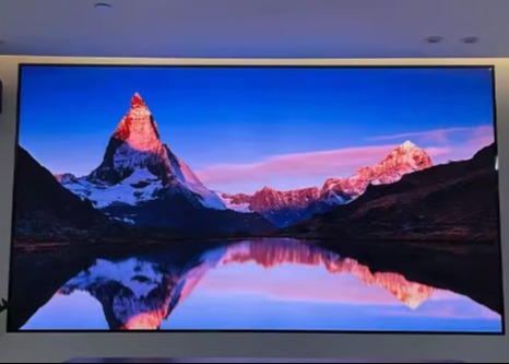 Écran extérieur à LED à pleine couleur P8 IP65 Matériau d'armoire en fer super clair
