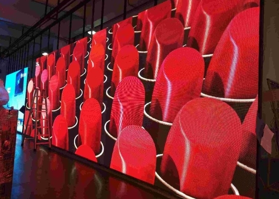 Écran de location imperméable à l'eau IP65 Extérieur Affichage LED pleine couleur 500*1000MM P4.81 Module HD 7500cd/Sq Lumière