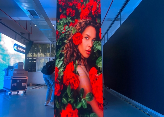 Écran d'affichage vertical d'affichage publicitaire P2.5 Petite hauteur Smart Indoor 1R1G1B Écran LED HD