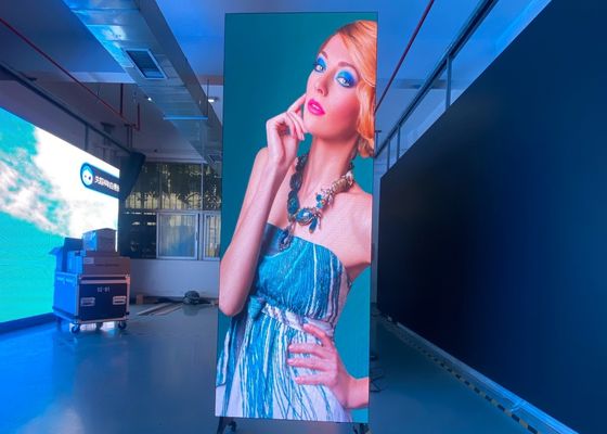 Bon prix Écran d'affichage vertical d'affichage publicitaire P2.5 Petite hauteur Smart Indoor 1R1G1B Écran LED HD en ligne