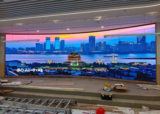 Affichage LED couleur complète à l'intérieur avec le meilleur angle de vision de 1m-10m et une durée de vie de 100 ans