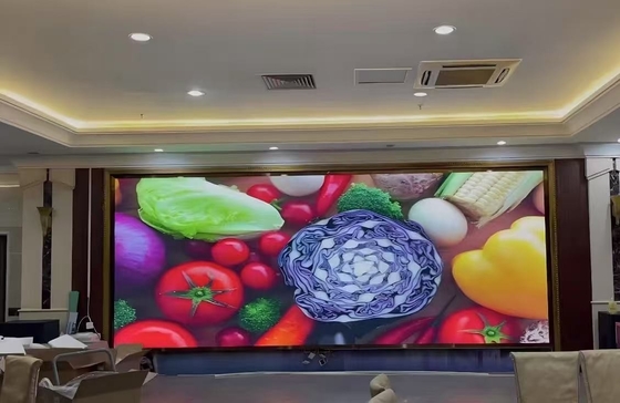 Affichage LED couleur complète intérieur SMD P3 avec une configuration de pixels de 3 mm et 111111 pixels / m2 pour des images claires et vibrantes