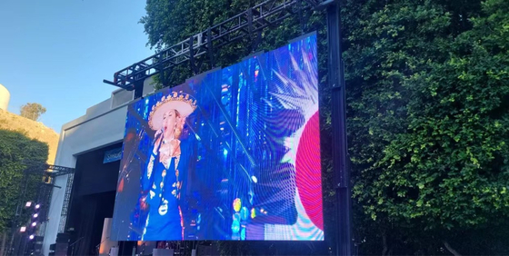 L'affichage à LED fixe extérieur d'installation/l'affichage à LED publicité extérieure P8/appui adaptent le panneau aux besoins du client P8 de LED extérieur