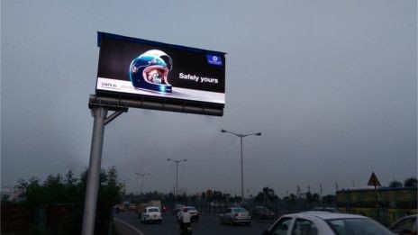 Écran d'affichage LED extérieur avec taux de rafraîchissement de 3840HZ pour solutions de publicité extérieure