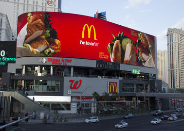 Écran de location imperméable à l'eau IP65 Extérieur Affichage LED pleine couleur 500*1000MM P4.81 Module HD 7500cd/Sq Lumière