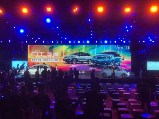 Écrans LED à étage conçus avec assemblage modulaire et processus de vieillissement fini garantissant des performances et une image cohérente