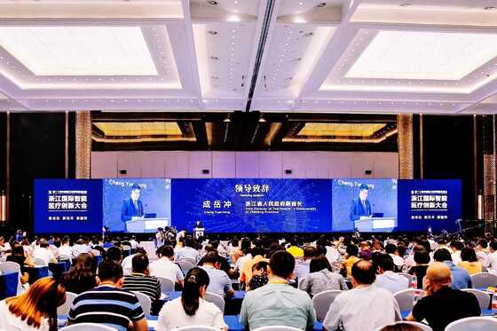 Écrans LED de scène pour des visuels clairs et lumineux adaptés aux applications de toile de fond de mariage, de conférence, de stade et de banquet