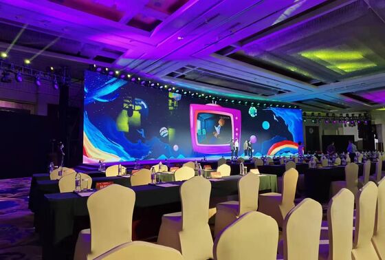 Affichage LED à couleur complète à l'intérieur avec une compatibilité multimédia complète et une synchronisation du contenu en temps réel avec le PC