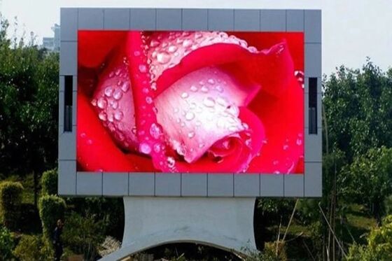 Affichage LED plein couleur avec un taux de rafraîchissement élevé de 3840 pour un placard extérieur de taille 960x960