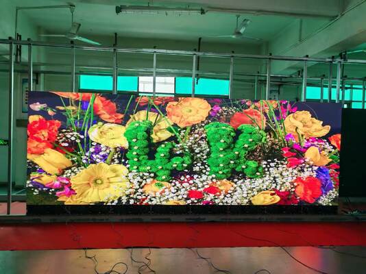 Écran LED couleur intérieure p2.5 avec taille de boîtier compacte et haute densité de pixels pour des présentations visuelles intérieures détaillées