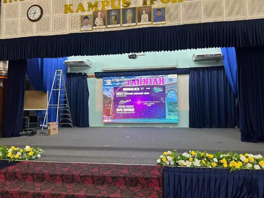 Écran LED couleur intérieure p2.5 avec taille de boîtier compacte et haute densité de pixels pour des présentations visuelles intérieures détaillées