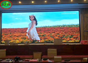 Conférence Affichage vidéo LED intérieur haute résolution HD P2.5 1R1G1B Affichage LED intérieur en couleur