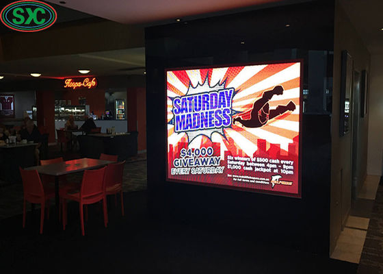 Bon prix Performance polychrome d'intérieur fixée au mur de l'écran P4 de la publicité d'affichage à LED Haute en ligne