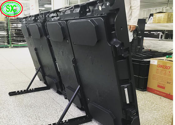 Des banderoles à LED du stade de football