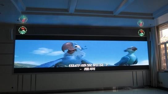 Écrans LED sur scène offrant une densité de pixels élevée et de larges angles de vision adaptés à la location en plein air et aux affichages visuels d'événements à grande échelle