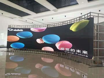 Module d'affichage vidéo à LED à l'intérieur courbé, écran à couleur entière à LED SMD P4