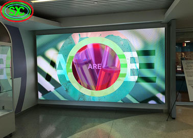Affichage à écran LED courbé Panneau de fenêtre d'écran Slim Publicité devant magasin Film multimédia Transparent affichage de fenêtre numérique LED