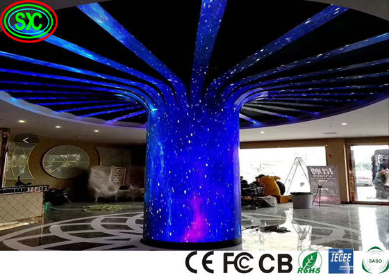 Affichage LED HD couleur complète à l'intérieur avec un taux de rafraîchissement élevé, adapté au hall d'entrée de l'hôtel, au concert