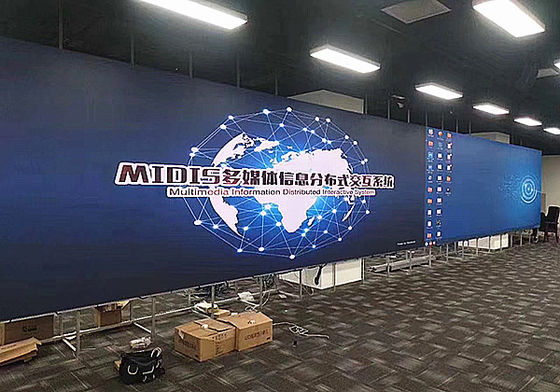 Bon prix La publicité LED examine le mur visuel mené de location en aluminium polychrome d'intérieur d'écran de visualisation de moulage mécanique sous pression d'affichage de P5 LED HD en ligne