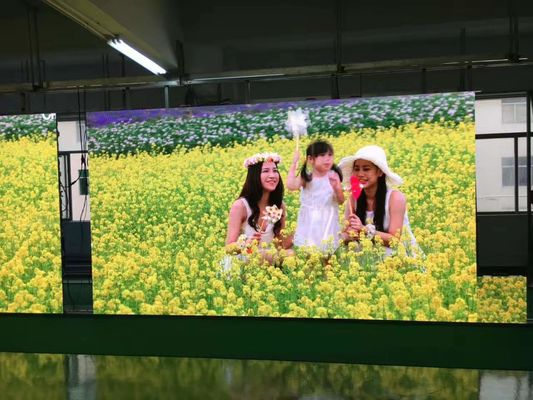 Écran de mur vidéo LED intérieur P4 couleur complète Économie d'énergie pour la salle de réunion de l'église