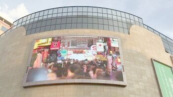 P8 Écran d'affichage LED extérieur imperméable à l'eau monté sur mur courbe vidéo flexible publicité