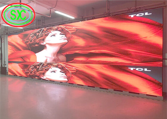 Magasin de vêtements P2.5 Affiche Miroir Intérieur Full Color LED 192mm X 192mm Affichage à LED en couleur