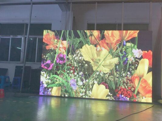 Affichage à LED couleur intégrale pour les événements publicitaires et le mur vidéo P4 plus haute densité avec technologie de contrôle avancée et une large compatibilité pour des visuels époustouflants