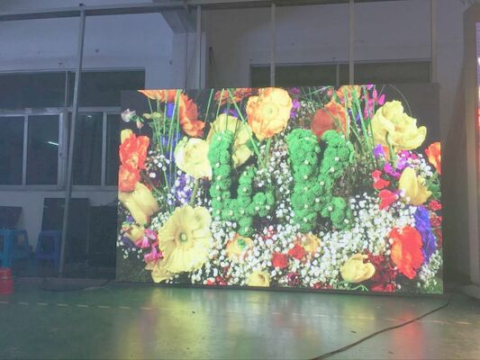 Affichage à LED couleur intégrale pour les événements publicitaires et le mur vidéo P4 plus haute densité avec technologie de contrôle avancée et une large compatibilité pour des visuels époustouflants