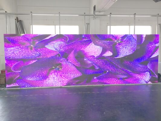 Conférence Affichage vidéo LED intérieur haute résolution HD P2.5 1R1G1B Affichage LED intérieur en couleur