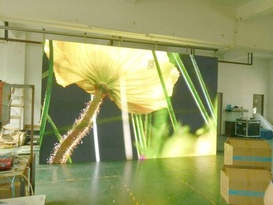angle de visualisation large de conseil de publicité d'écrans de l'étape LED d'armoire de 3840hz P4.81 500x500 millimètre avec la courbure