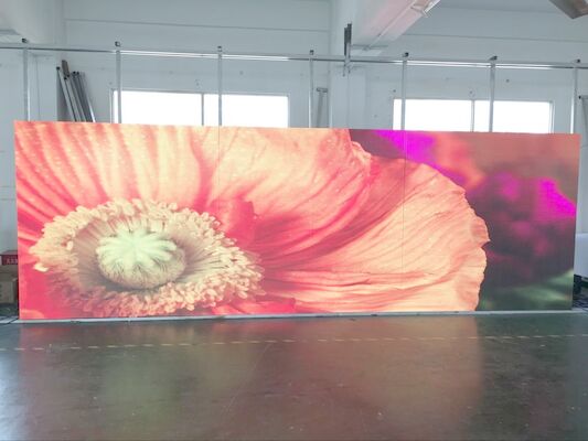 Affichage extérieur à LED à couleur géante IP68 imperméable à l'eau DIP / SMD HD P3 P4 affichage extérieur à couleur