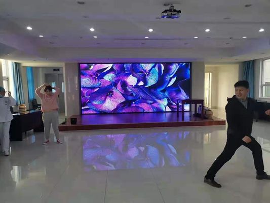 Bon prix HD SMD P5 de location affichage à LED l'intense luminosité d'intérieur pour le concert de Live Sports, 640x640 l'armoire, 2500 en ligne