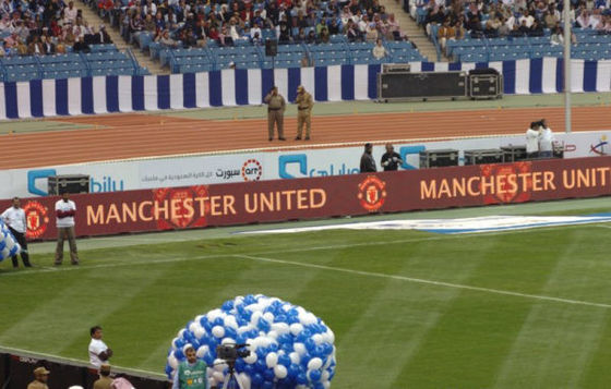 Le stade affichage à LED le grand périmètre de stade du football extérieur imperméable de haute qualité de P10 960X960MM RVB, contrôle de nova