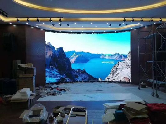 SCX LED P5 Affichage LED intérieur avec 100 000 heures de durée de vie à 50% de luminosité et CAT5 Cable à mode unique Distance de commande par fibre