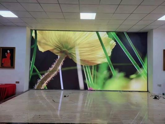 P2.5 Panneau d'affichage vidéo à LED intérieur à taux de rafraîchissement élevé Écrans publicitaires 640x640 mm pour mur publicitaire, taux de rafraîchissement 3840, support de conception courbe