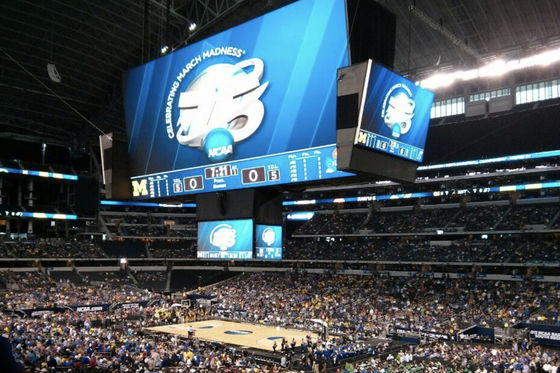 P10 Panneaux publicitaires LED extérieurs Écran de tableau de bord d'affichage LED du stade de football