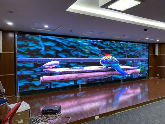 P2 Panneau d'affichage LED à couleur complète à l'intérieur 2 mm Pixel 250000/M2 Densité