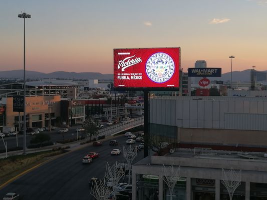 Affichage extérieur à LED à couleur complète avec angle de vision de 120° et traitement du signal de 10 ou 14 bits P6 2020 6mm 27778 pixels/m2