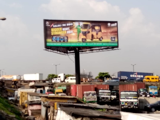 Écran LED plein couleur extérieur étanche à l'eau Panneau vidéo de camion publicitaire mobile