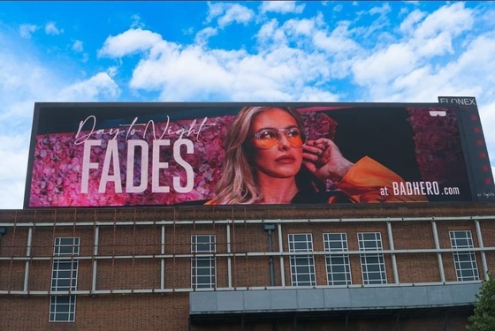 Panneau d'affichage LED couleur extérieure avec haute luminosité et grand angle de vision pour la publicité et la promotion par tous les temps