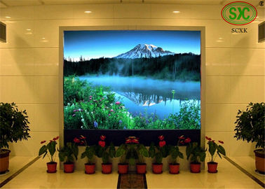 Location d'écran courbé/écran LED fixe à couleur entière à l'intérieur avec petit écart 640mm*640mm P2.5 ultra-clair