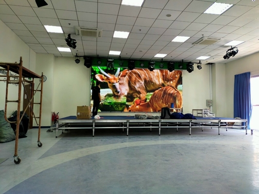Économie d'énergie affichage LED en couleur entière intérieur p3.91 avec réglage automatique de la luminosité et angle de vision horizontal de 120 degrés