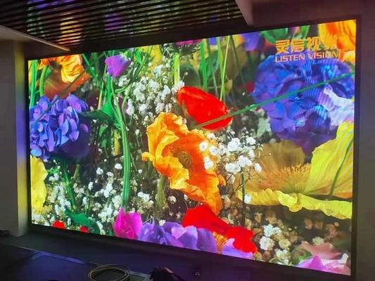 Affichage LED couleur complète intérieur SMD P3 avec une configuration de pixels de 3 mm et 111111 pixels / m2 pour des images claires et vibrantes