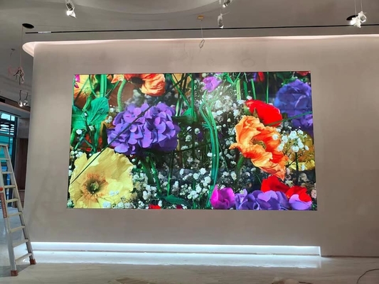 Écran d'affichage LED couleur complète intérieur avec une consommation d'énergie maximale de 680 W/m2 et une consommation d'énergie moyenne de 300 W/m2