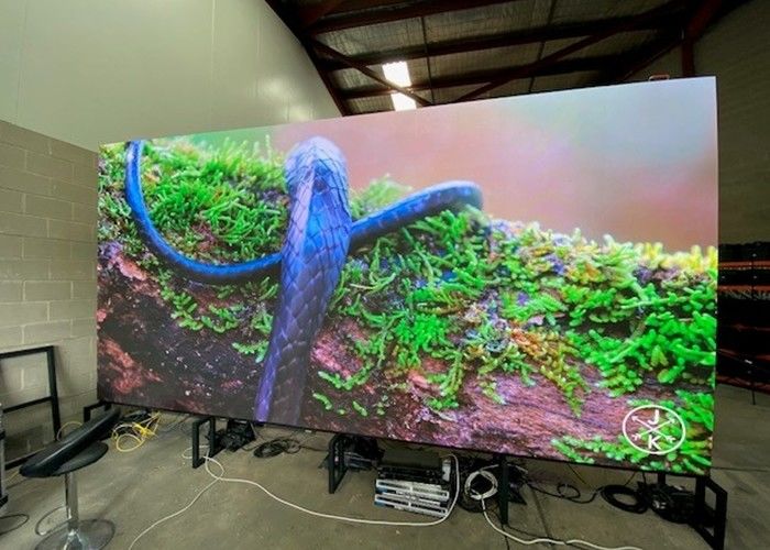 Amincissez le panneau mené polychrome d'intérieur de 4mm installé dans l'hôtel, 2500cd par mètre carré