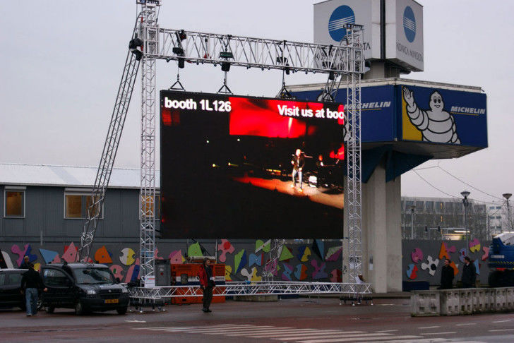 Écran d'affichage LED extérieur P4 à couleur entière léger 5 ans de garantie